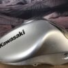 Serbatoio ER6n Kawasaki Usato piccola ammaccatura - immagine 3