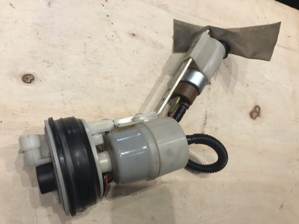 640517 Pompa benzina Aprilia Scarabeo 300 usata